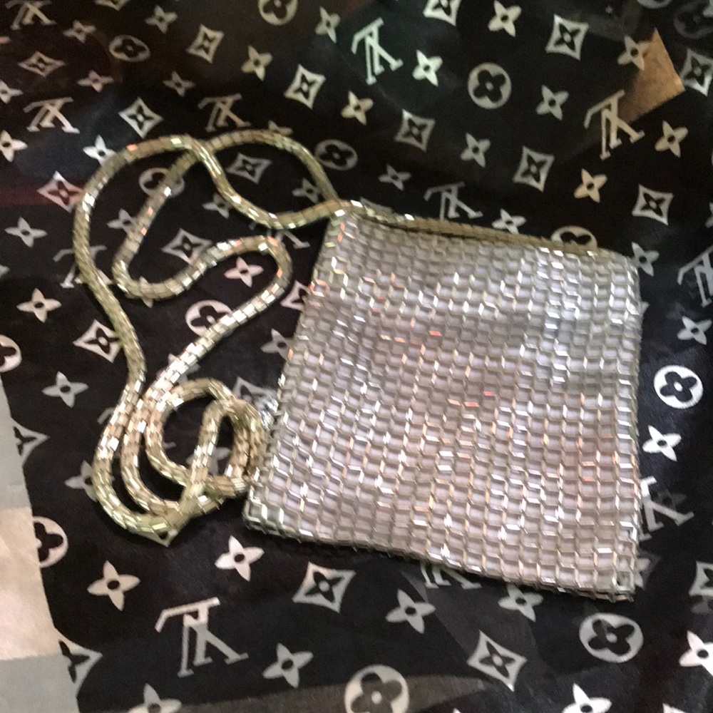 Cute small beaded purse😊